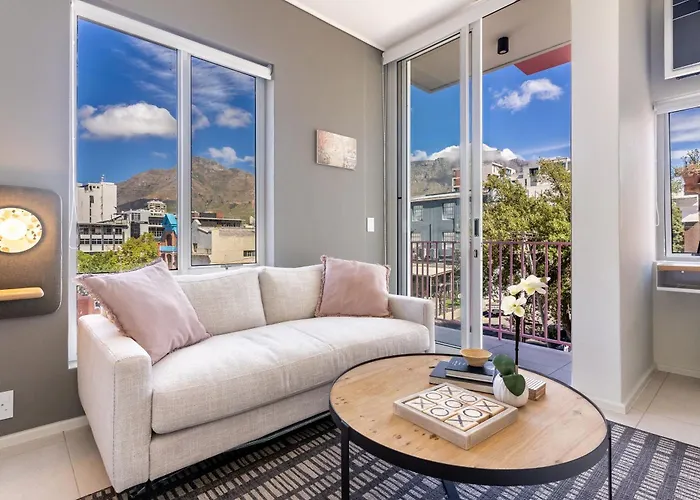 The Rose207: Modern Corner Studio With Views