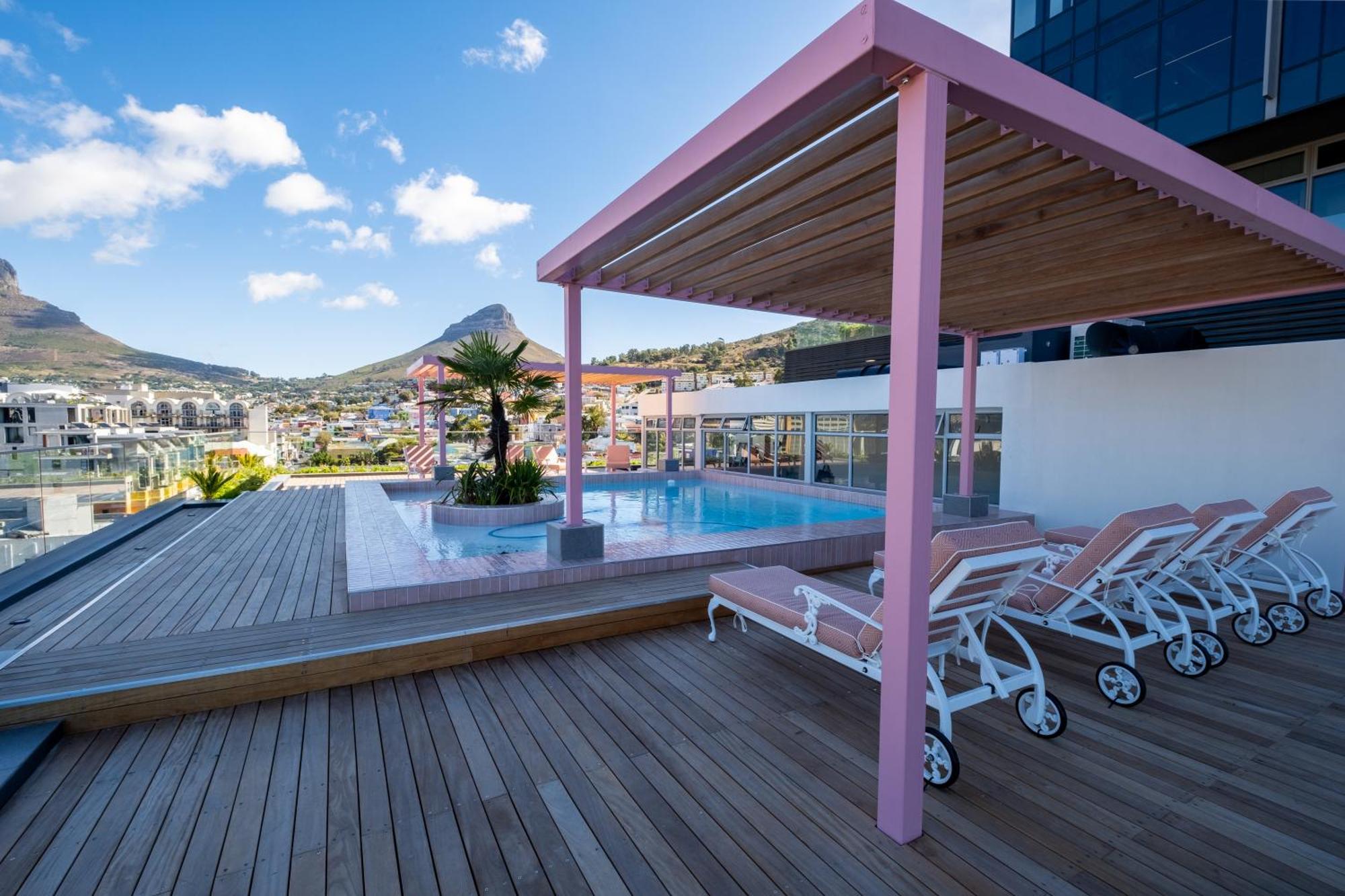 The Rose207: Modern Corner With Views Cape Town