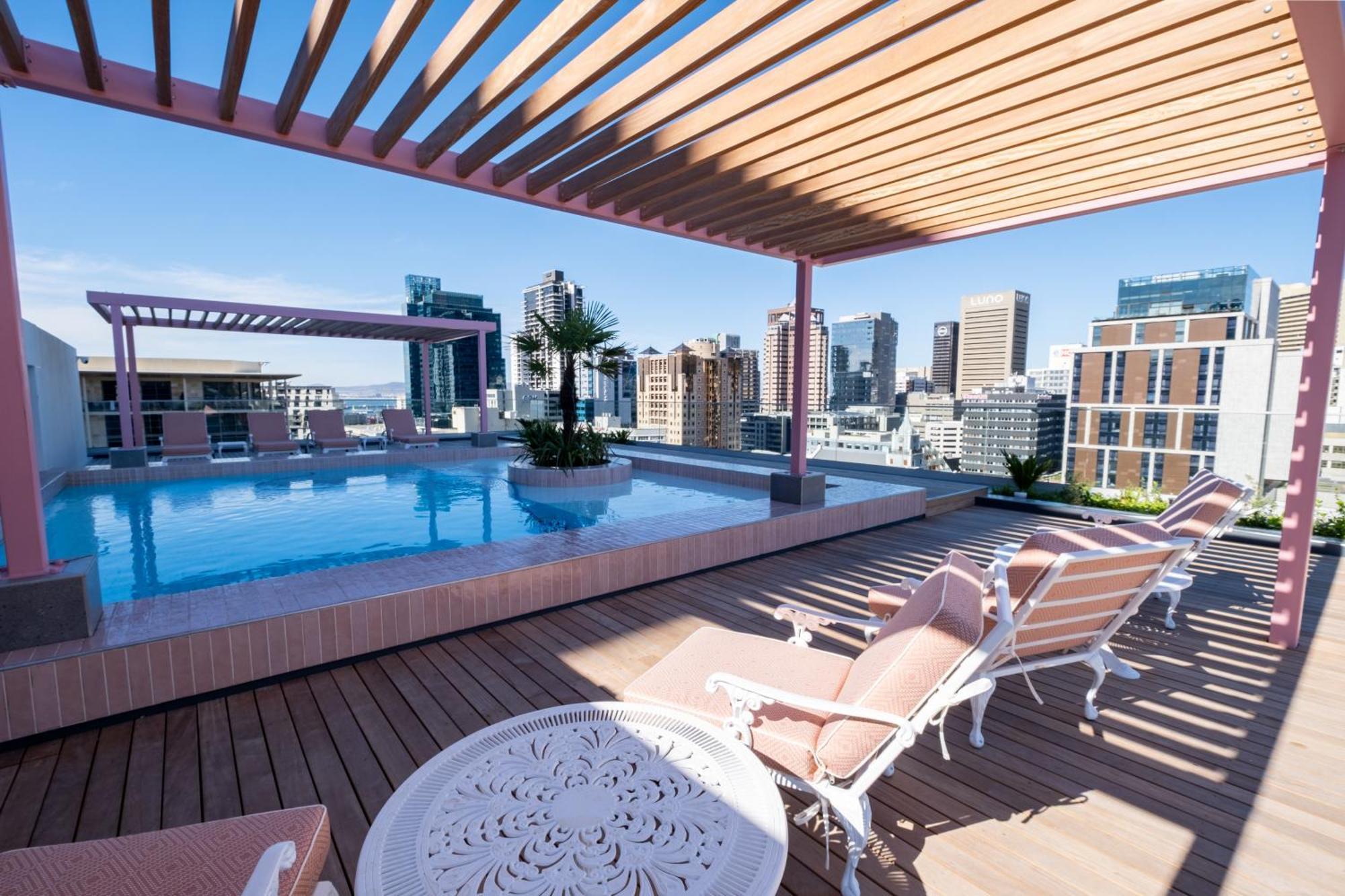 The Rose207: Modern Corner With Views