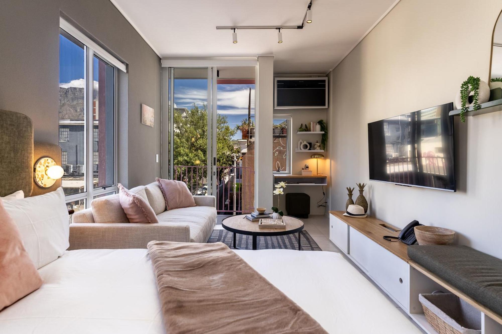 The Rose207: Modern Corner With Views * Cape Town