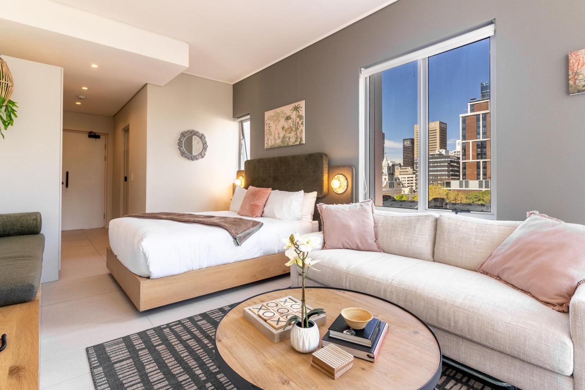 The Rose207: Modern Corner With Views Apartment *